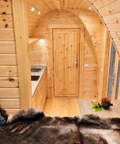 Isolerad Camping Pod 2.4 × 6.6 m med sidoingång