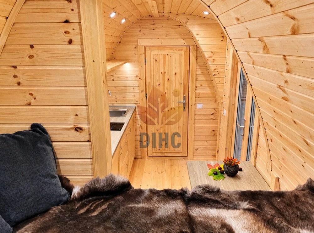 Isolerad Camping Pod 2.4 × 6.6 m med sidoingång