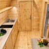 Isolerad Camping Pod 2.4 × 6.6 m med sidoingång