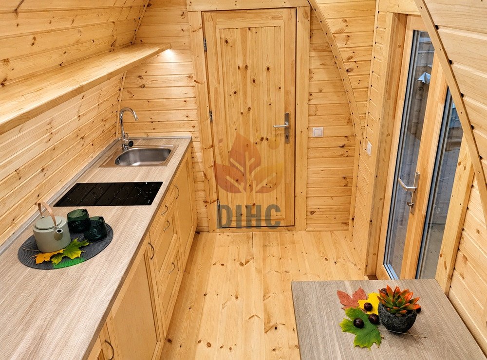 Isolerad Camping Pod 2.4 × 6.6 m med sidoingång
