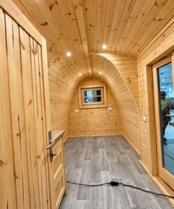 Isolerad Camping Pod 2.4 × 6.0 m med sidoingång