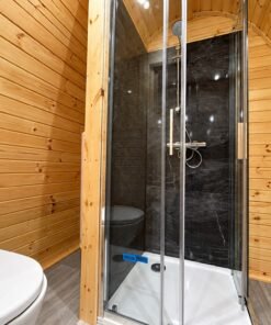 Isolerad Camping Pod 2.4 × 6.0 m med sidoingång